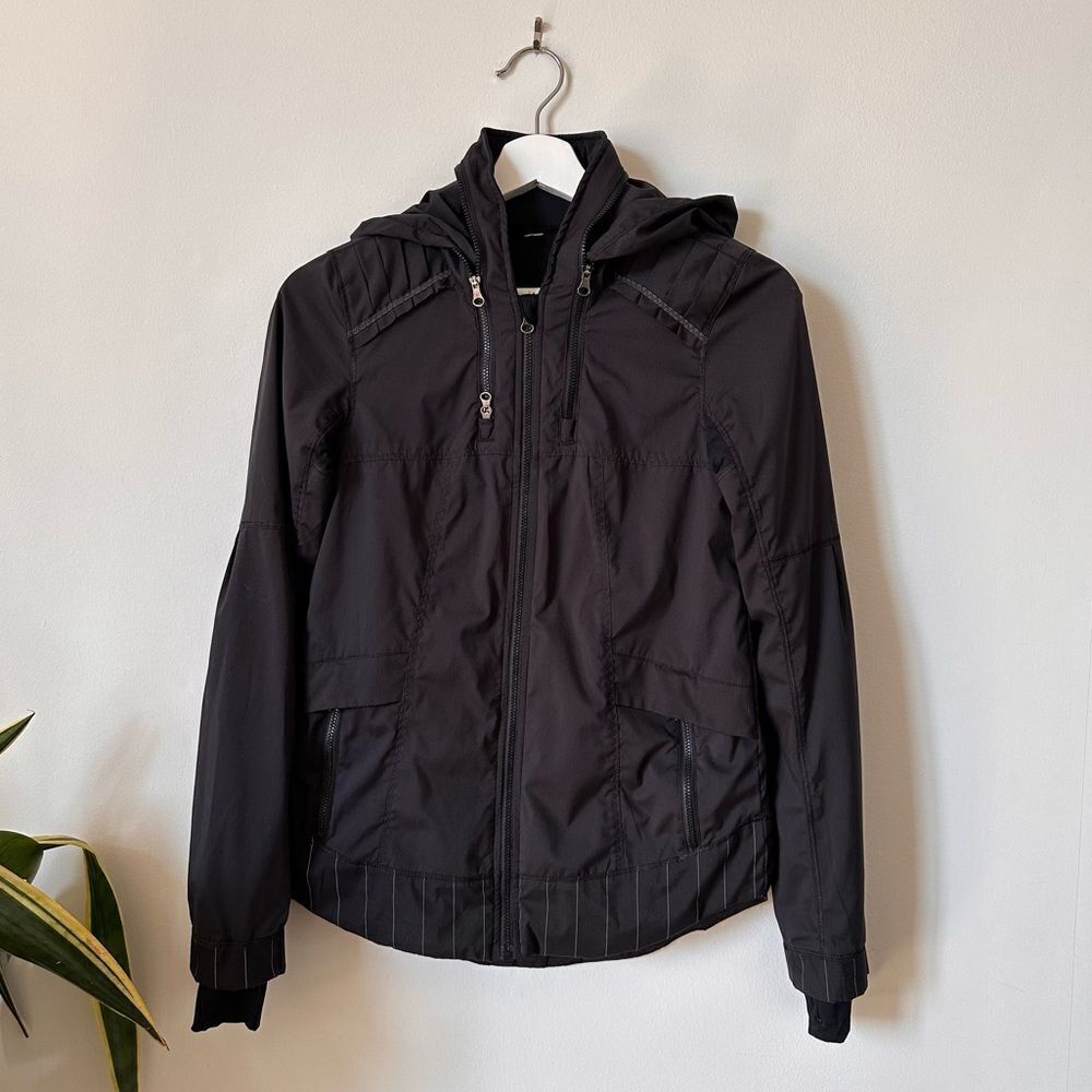 Lululemon Spring Forward Jacket in Sea Stripe Reflective Black Size 2